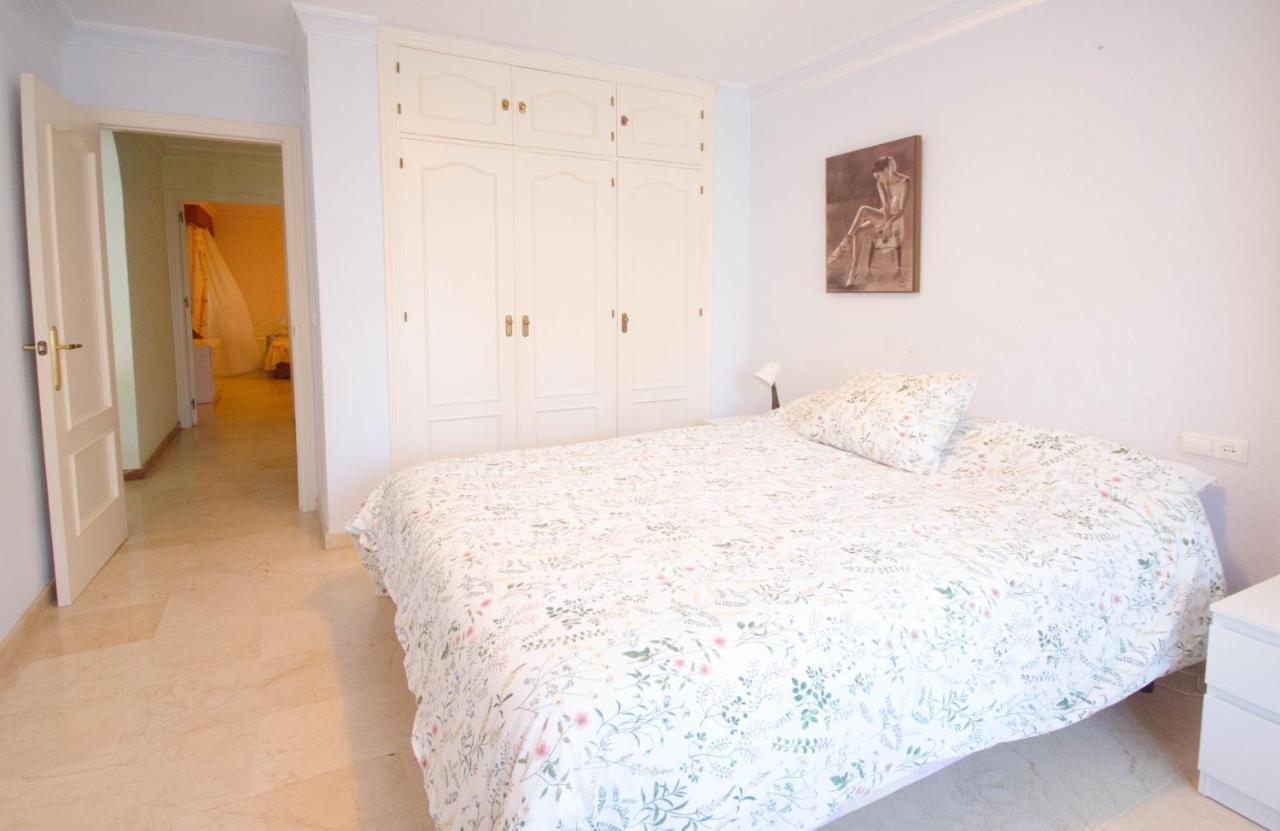 Aparment Neptuno- Located On The Promenade A Few Metres From The Beach. Эстепона Экстерьер фото