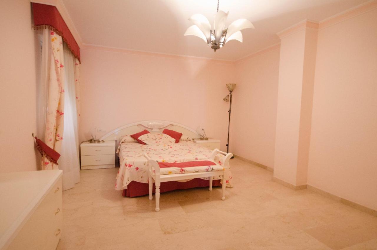 Aparment Neptuno- Located On The Promenade A Few Metres From The Beach. Эстепона Экстерьер фото