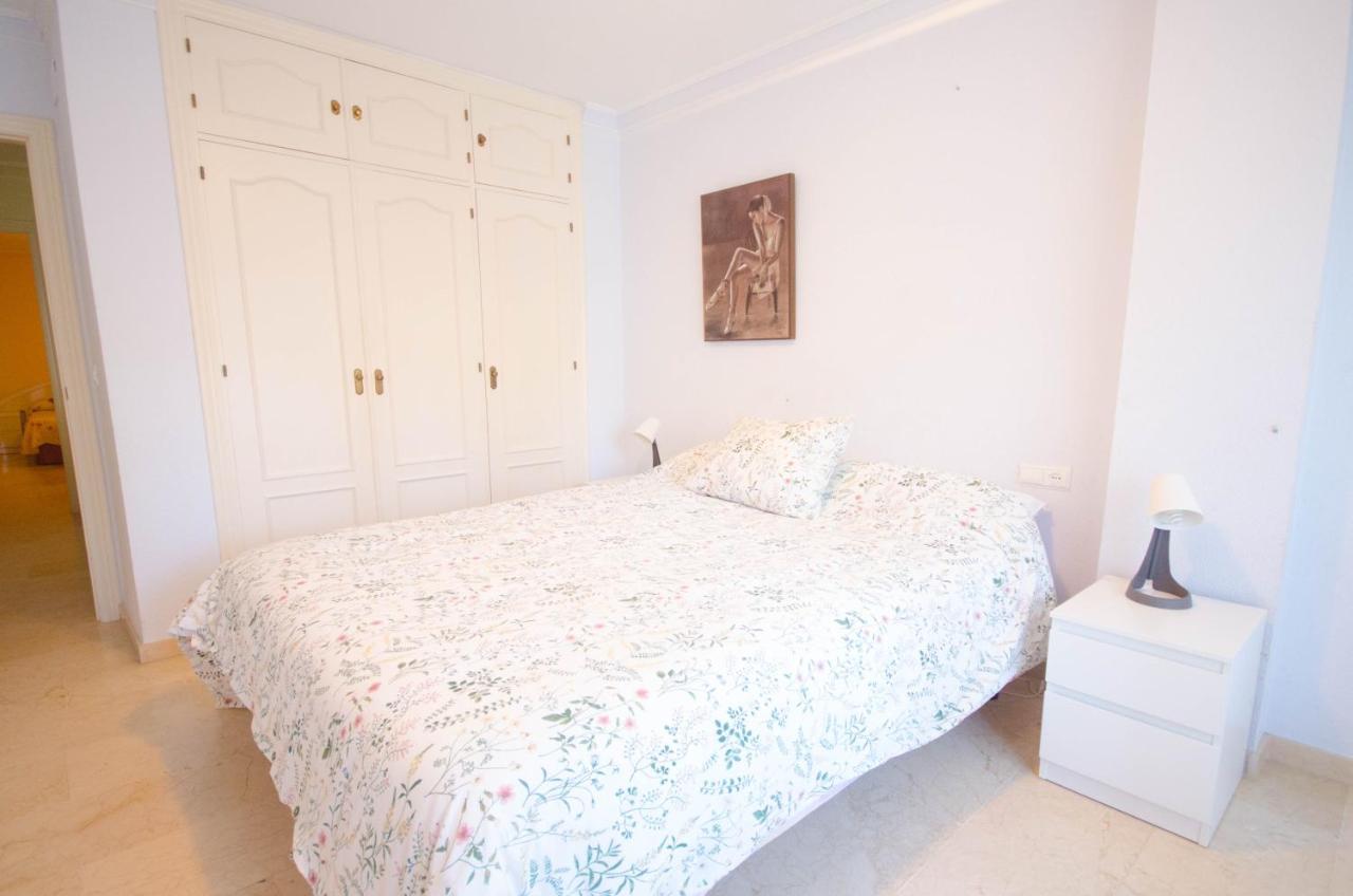 Aparment Neptuno- Located On The Promenade A Few Metres From The Beach. Эстепона Экстерьер фото